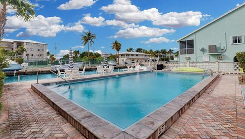 423 Sombrero Beach Rd