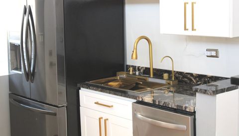 8312 S KENWOOD Avenue