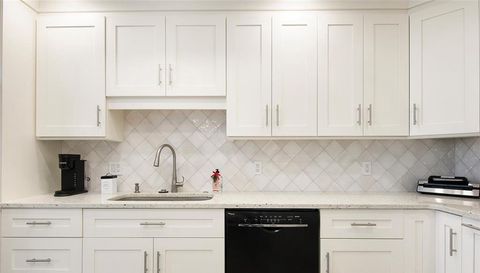 557 PINELLAS BAYWAY S