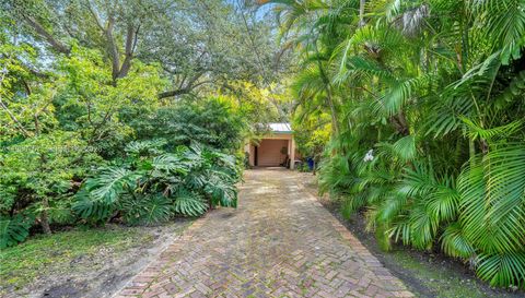 2496 - 2490 Abaco Avenue