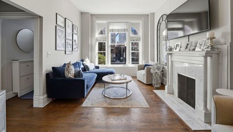 2142 N RACINE Avenue