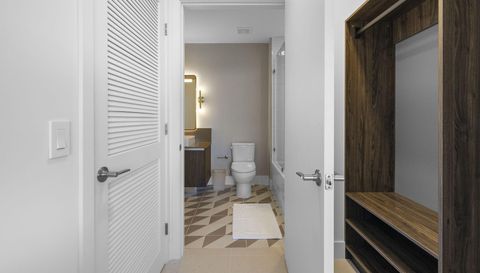 159 NE 6th St Penthouse 5008