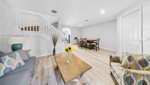 9381 33rd Ln