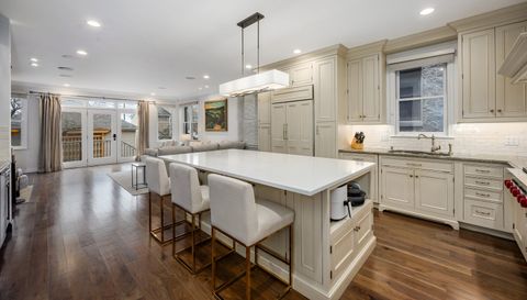 1303 W Schubert Avenue