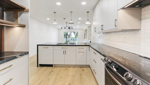 100 Edgewater Dr APT 142