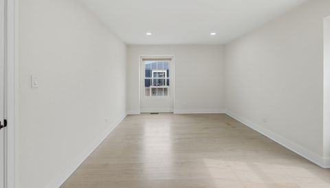 2198 N Oakbrook Circle