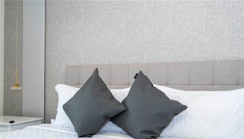 1692 TROPICAL PALMS CIRCLE