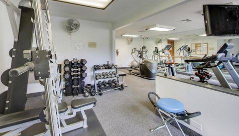 5733 N Sheridan Road