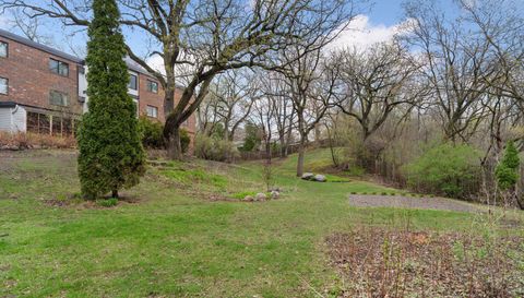 3076 Lexington Avenue N