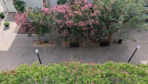 215 W COLLEGE AVENUE