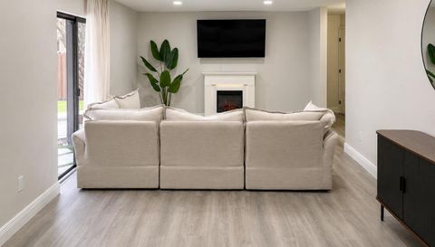 6350 Oak Meadow Bnd
