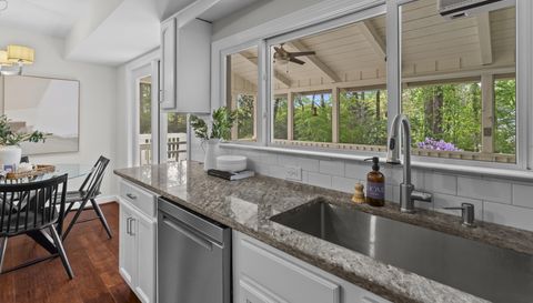 314 Lamplighter Ln SE