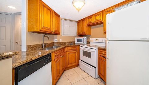 1940 LAKE ATRIUMS CIRCLE