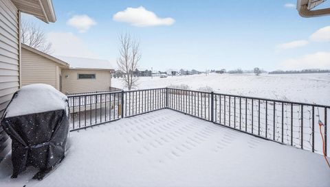 698 Shardlow Place NE