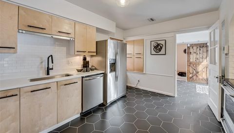 2707 Burlington Blvd