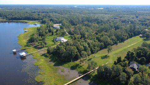 306 Lakeshore Dr