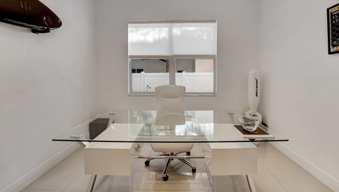 500 Ne Wavecrest Way