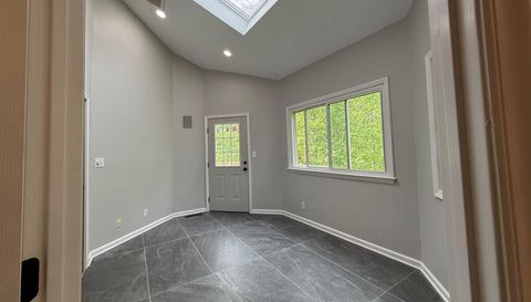 2528 Treetop Ln