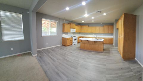 253 Lilac Ln