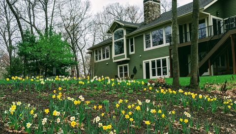 4209 N Oak Pointe Ct NE