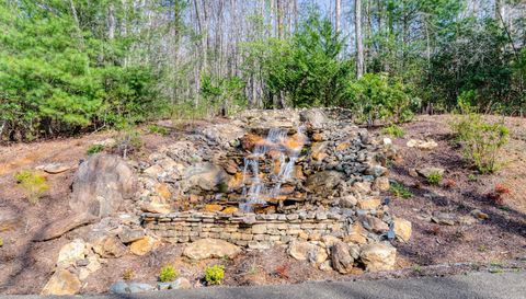 272 Heights Overlook