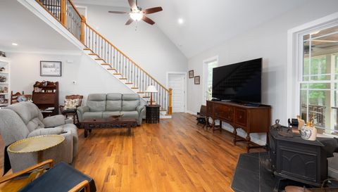 698 Maple Springs Ln