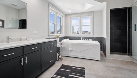 840 W Buckingham Place