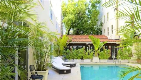 100 Collins Ave