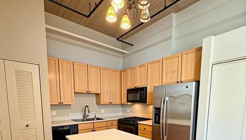 758 N Larrabee Street