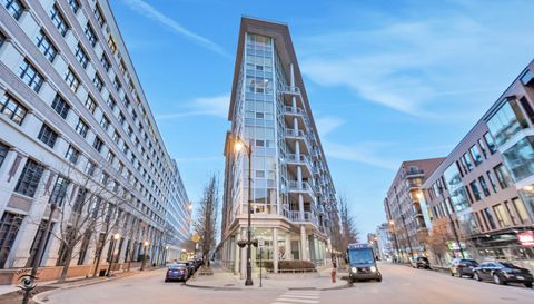 845 N KINGSBURY Street