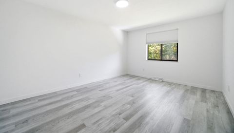 5864 N Oval