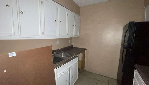 1505 Camelot Dr