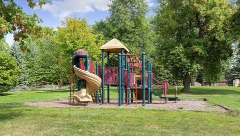 3076 Lexington Avenue N