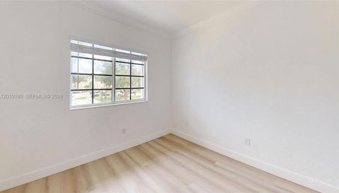 372 Ne 26th Pl