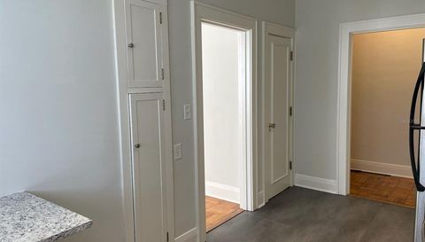 1806 W MORRISON AVENUE