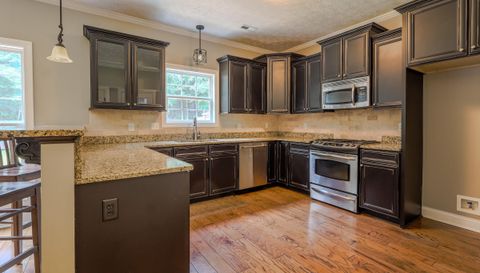 100 Chapman Oak Dr