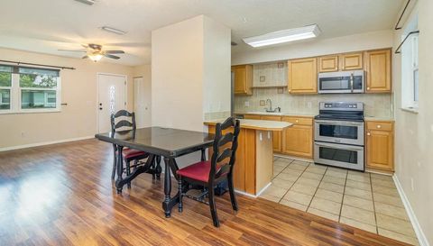 1399 Helliwell St NW