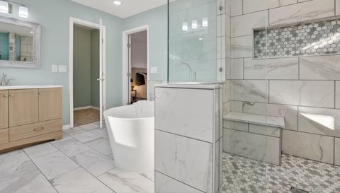 6210 N Shadowhill Way