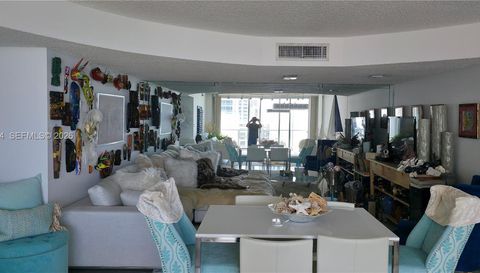 2751 N Ocean Dr