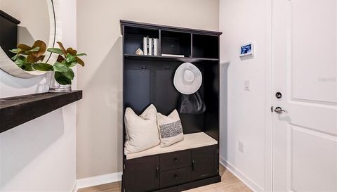 1090 SILVERLAKE BOULEVARD