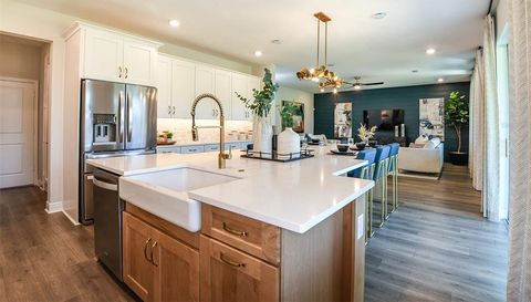464 VENETO CIRCLE