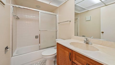5401 Chateau Dr