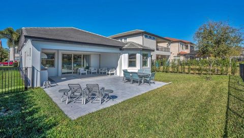 10481 ROYAL CYPRESS WAY