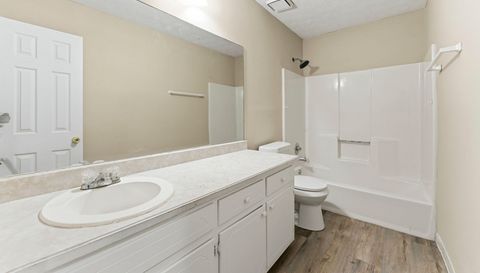 2653 Laurel Woods Ln SE