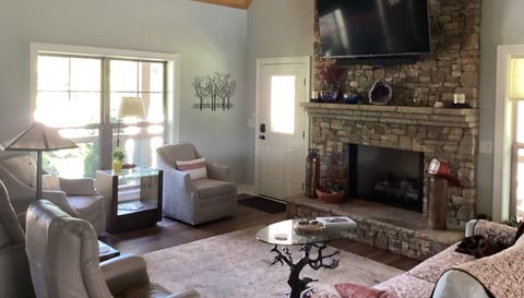 1052 Porter Creek Dr