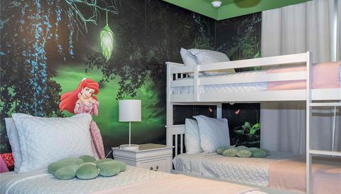 1692 TROPICAL PALMS CIRCLE