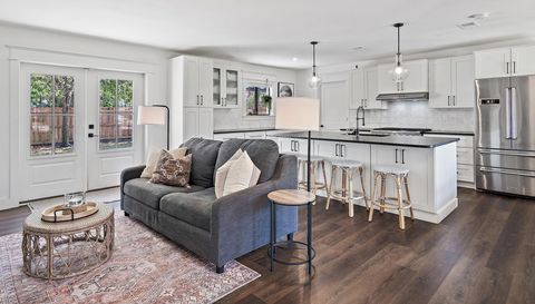 89 Country Club Dr W