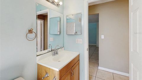 117 N MERCURY AVENUE